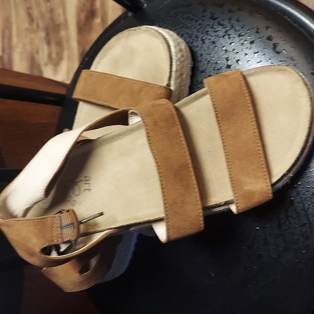 Art class platform sandals